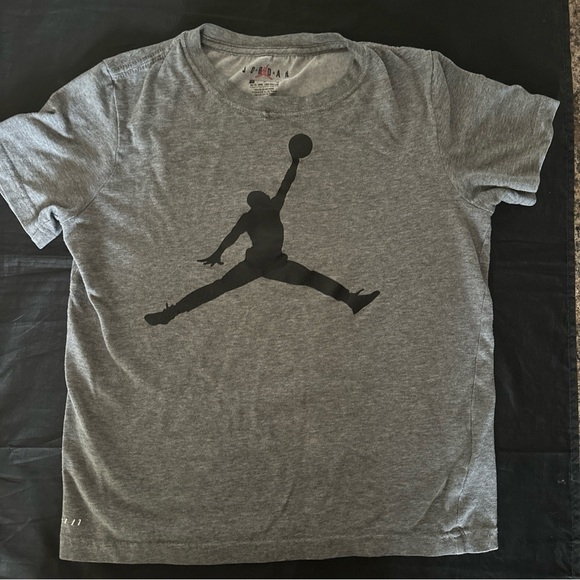 Jordan Jumpman Dri-Fit T-Shirt Size Medium 10-12 Years Gray with Black Logo - Picture 1 of 4